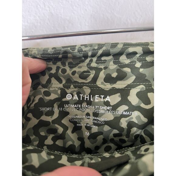 Athleta Ultimate Stash II 7" Green Printed Short Size Medium Athletic Workout - Picture 2 of 4
